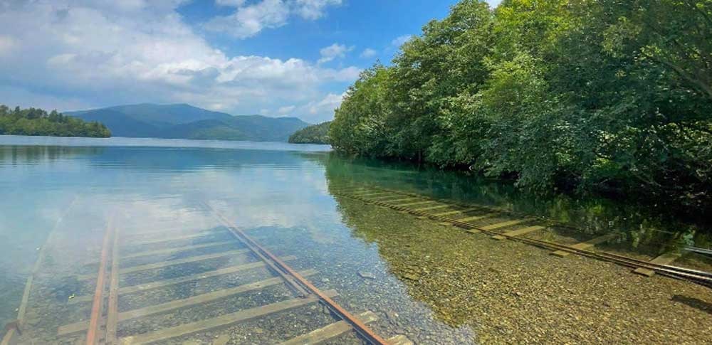【スタジオジブリ】千と千尋の神隠し-然別湖の湖底線路(北海道)